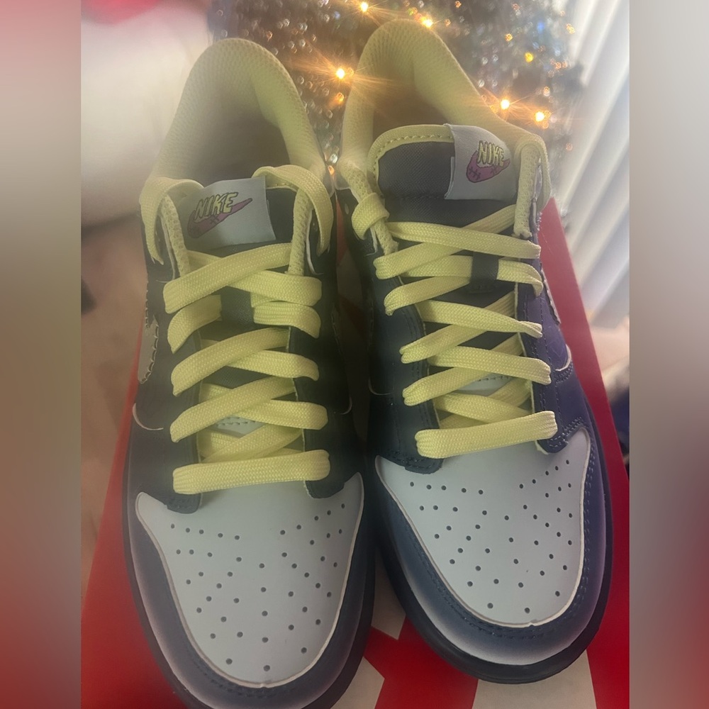Size 5 kids Dunk Low’s